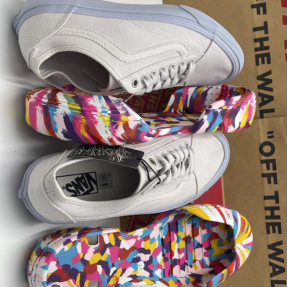Vans WMNS White Sneakers Colorful Sole Old Skool Tape
Rainbow Swirl Nimbus Cloud - Picture 13 of 17